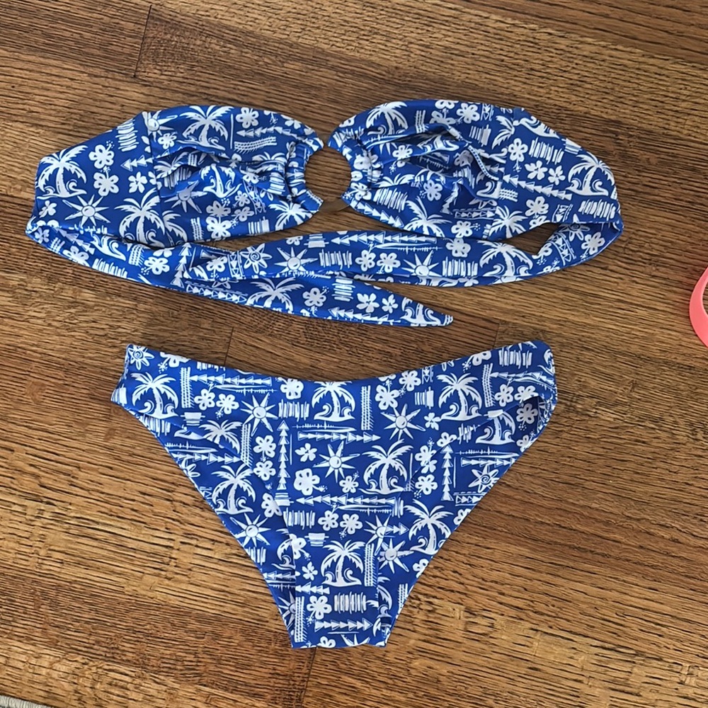 Kulani Kinis Floral Blue and White Bikini SET